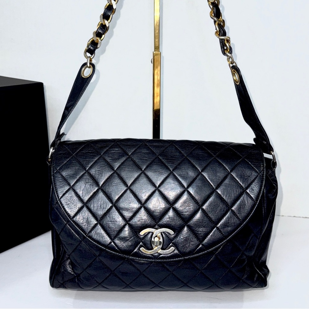 CHANEL Jumbo Lambskin Flap Bag